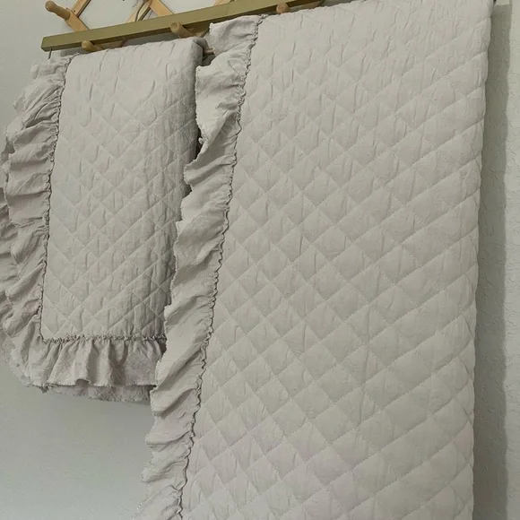 Diamond Ruffle Embroidered Shabby Chic 3 pc Queen Quilt Set - Picture 2 of 11